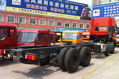 东风商用车 天龙重卡 315马力 8X4 9.6米载货车(DFL1311A10)