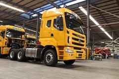 东风柳汽 乘龙康明斯M7C重卡 380马力 6X4 牵引车(黄色)