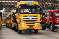 东风柳汽 乘龙康明斯M7C重卡 380马力 6X4 牵引车(黄色)