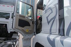 中国重汽 SITRAK C7H重卡 440马力 6X4 牵引车(ZZ4256V324MD1B)