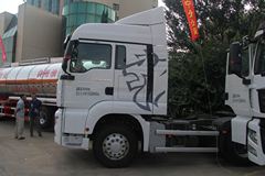 中国重汽 SITRAK C7H重卡 440马力 6X4 牵引车(ZZ4256V324MD1B)