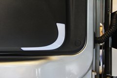 四川现代 创虎XCIENTP520重卡 520马力 6X4 AMT自动挡牵引车(CHM4251KPQ49M)