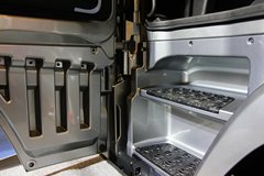 四川现代 创虎XCIENTP520重卡 520马力 6X4 AMT自动挡牵引车(CHM4251KPQ49M)