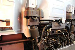 四川现代 创虎XCIENTP520重卡 520马力 6X4 AMT自动挡牵引车(CHM4251KPQ49M)