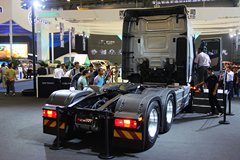 四川现代 创虎XCIENTP520重卡 520马力 6X4 AMT自动挡牵引车(CHM4251KPQ49M)