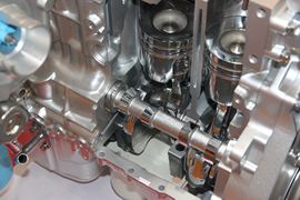 五十铃493系列&nbsp;发动机外观                                                图片