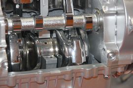 五十铃493系列&nbsp;发动机外观                                                图片