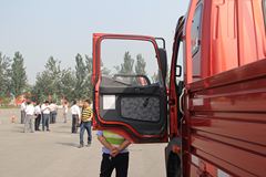 福田 瑞沃 168马力 6.7米栏板载货车(BJ1165VKPEG-1)