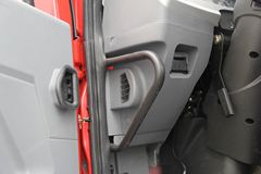 青岛解放 龙V中卡 164马力 4X2 6.75米仓栅式载货车(CA5168CCYPK2L2E4A80-1)