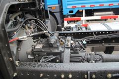 青岛解放 龙V中卡 160马力 4X2 7.6米厢式载货车(CA5168XXYYPK2L2E4A80-3)