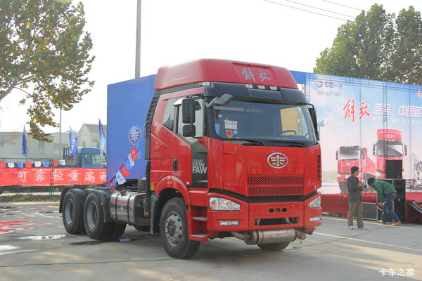 一汽解放 J6P重卡 350马力 6X4牵引车(危险品运输)(CA4250P66K2T1A1E4)