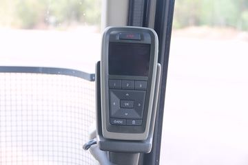 �ֶ��� ��FH16�ؿ� 600���� 6X4 ǣ����(�Ĵ����ǰ�����ȫ�ҳ�)ͼƬ