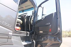 沃尔沃 新FH16重卡 600马力 6X4 牵引车(澳大利亚版三节全挂车)