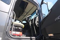 沃尔沃 新FH16重卡 600马力 6X4 牵引车(澳大利亚版三节全挂车)