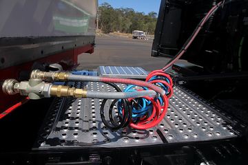 �ֶ��� ��FH16�ؿ� 600���� 6X4 ǣ����(�Ĵ����ǰ�����ȫ�ҳ�)ͼƬ