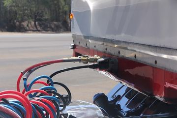 �ֶ��� ��FH16�ؿ� 600���� 6X4 ǣ����(�Ĵ����ǰ�����ȫ�ҳ�)ͼƬ