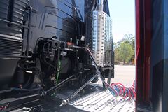 沃尔沃 新FH16重卡 600马力 6X4 牵引车(澳大利亚版三节全挂车)