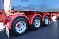 沃尔沃 新FH16重卡 600马力 6X4 牵引车(澳大利亚版三节全挂车)