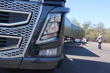 �ֶ��� ��FH16�ؿ� 600���� 6X4 ǣ����(�Ĵ����ǰ�����ȫ�ҳ�)ͼƬ