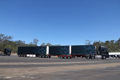 沃尔沃 新FH16重卡 600马力 6X4 牵引车(澳大利亚版三节全挂车)