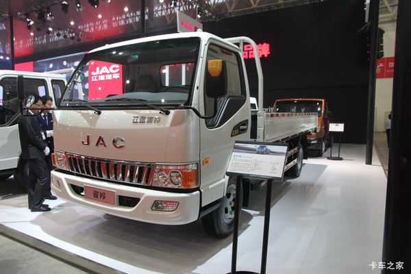 江淮 骏铃E7 140马力 4X2 5.2米单排栏板载货车