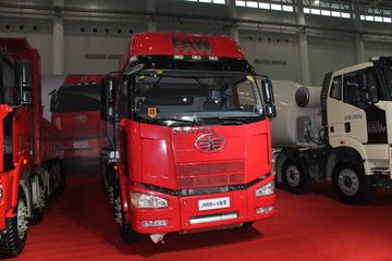 一汽解放 J6M 324马力 8X4 易燃液体罐式运输车(程力威牌)(CLW5311GRYC4)