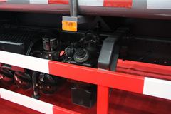 一汽解放 J6M 324马力 8X4 易燃液体罐式运输车(程力威牌)(CLW5311GRYC4)