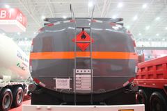 一汽解放 J6M 324马力 8X4 易燃液体罐式运输车(程力威牌)(CLW5311GRYC4)