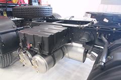 东风柳汽 霸龙重卡 340马力 6X2 牵引车