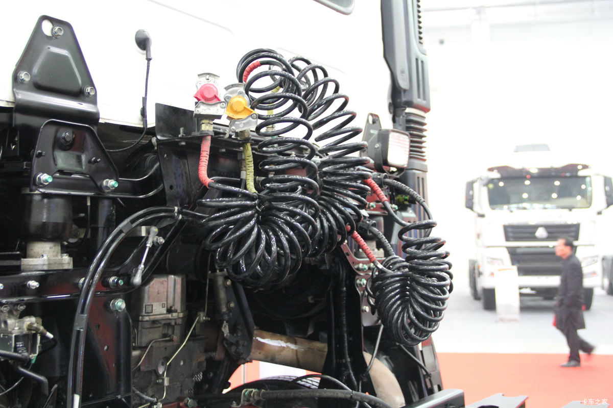 Ұ 700ϵؿ 380 6X4ǣ(YC4250SS2PK4)                                                