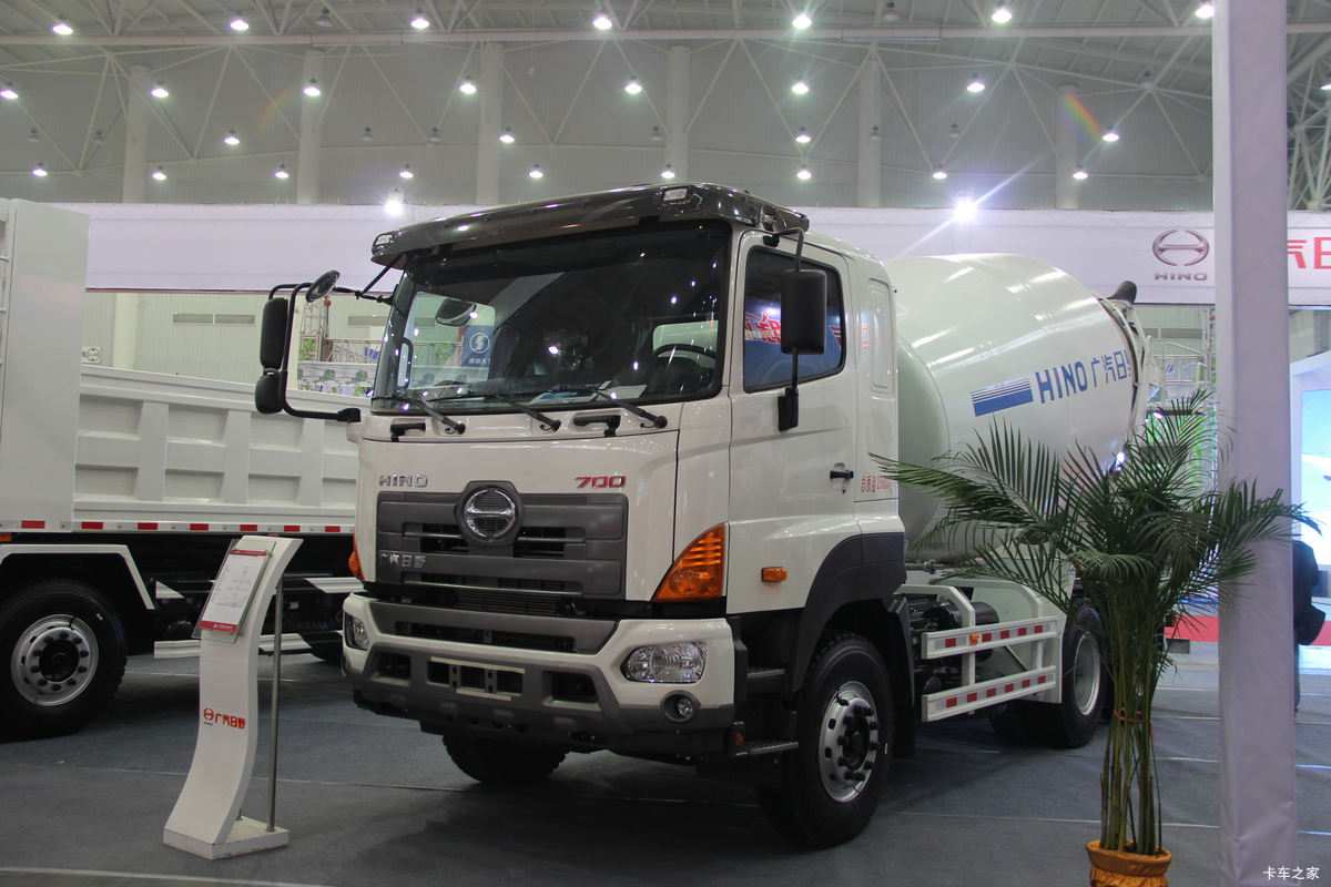 广汽日野 700系列 350马力 6X4 4方混凝土搅拌车底盘