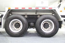 广汽日野700&nbsp;混凝土搅拌车底盘                                                图片