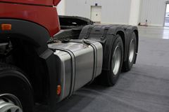 中国重汽 HOWO-T7H重卡 430马力 6X4 牵引车（ZZ4257V324HC1B）