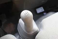江铃 新凯运 109马力 3.3米双排栏板轻卡(JX1041TSG24)