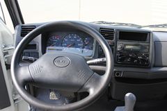 江铃 新凯运 109马力 3.8米排半栏板轻卡(JX1041TPG24)