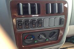 东风柳汽 乘龙 140马力 4X2 教练车(LZ5121XLHLAP) 东风柳汽 乘龙 140马力 4X2 教练车(LZ5121XLHLAP)