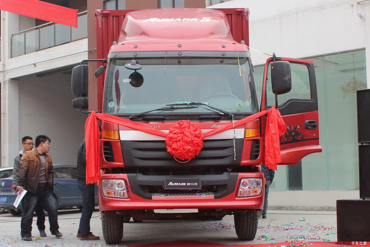 福田 欧马可5系中卡 170马力 4X2 6.75米厢式载货车