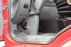 上汽红岩 杰狮M100重卡 390马力 6X4牵引车(国四)(CQ4255HTG334)