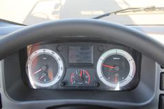 一汽红塔 解放公狮 120马力 5.2米排半栏板轻卡