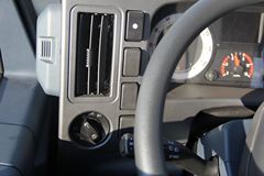 一汽红塔 解放公狮 120马力 5.2米排半栏板轻卡