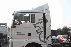 中国重汽 汕德卡SITRAK C7H重卡 400马力 4X2牵引车