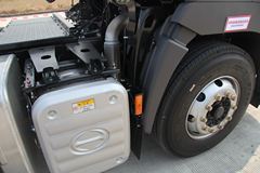 广汽日野 700系列重卡 轻量化版 380马力 6X4牵引车