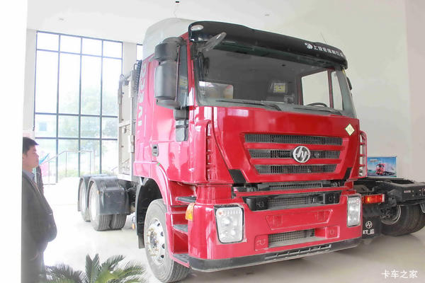 上汽红岩 杰狮重卡 350马力 6X4 LNG牵引车