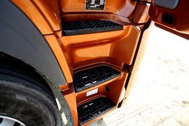 酷腾&nbsp;牵引车驾驶室                                               图片