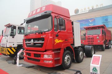 中国重汽 HOKA H7重卡 340马力 6X2牵引车(LNG)(ZZ4253N25C1E1L)