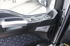 中国重汽 汕德卡SITRAK C5H中卡 180马力 4X2 6.1米厢式载货车(ZZ5126XYZH451GD1) 中国重汽 汕德卡SITRAK C5H中卡 180马力 4X2 6.1米厢式载货车(ZZ5126XYZH451GD1)