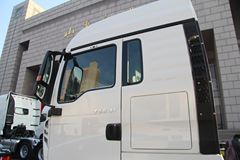 中国重汽 HOWO T5G重卡 310马力 8X4 9.5米载货车底盘(P7V7)(ZZ1317N466GD1)