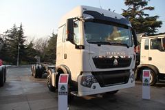 中国重汽 HOWO T5G重卡 310马力 8X4 9.5米载货车底盘(P7V7)(ZZ1317N466GD1)