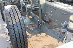 中国重汽 HOWO T5G重卡 310马力 8X4 9.5米载货车底盘(P7V7)(ZZ1317N466GD1)