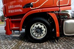 联合卡车 U380重卡 标载型 380马力 4X2低鞍座牵引车(SQR4181D6Z-2)